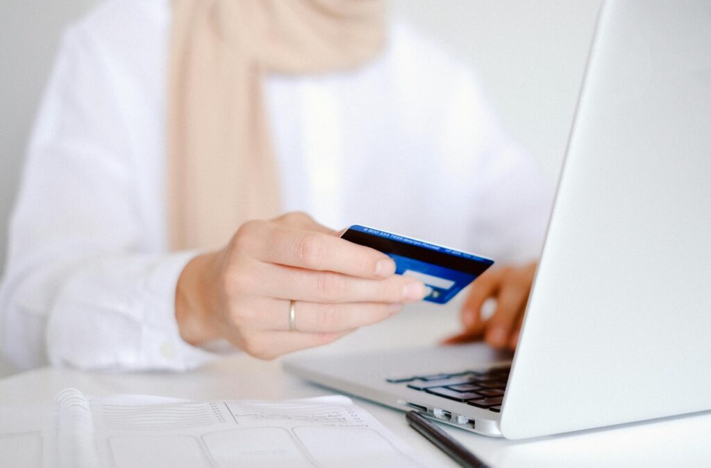perbezaan kad kredit dan kad debit