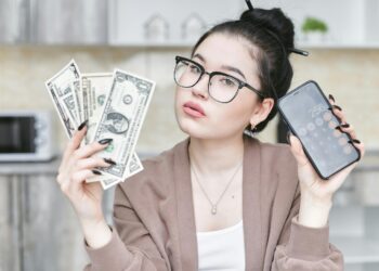Kewangan Wanita: 5 Sebab Kenapa Mereka Suka Guna Duit Sendiri