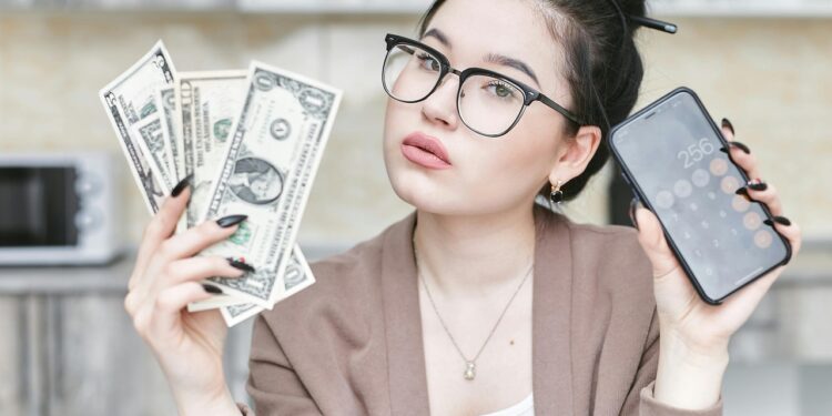 Kewangan Wanita: 5 Sebab Kenapa Mereka Suka Guna Duit Sendiri