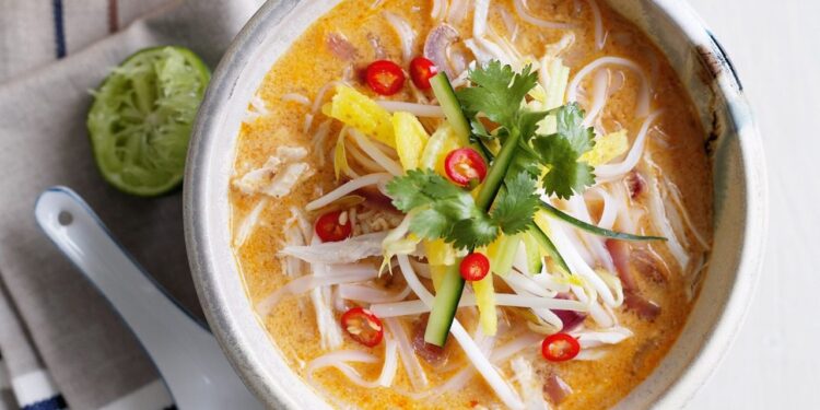 Mitos atau Fakta: Ibu Lepas Bersalin Tak Boleh Makan Laksa?