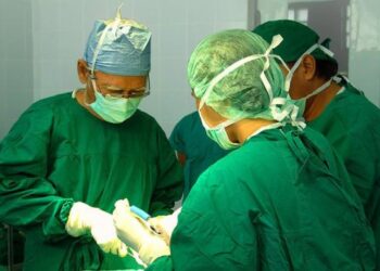 Kenapa doktor bedah pakai hijau