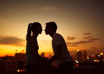 Cium Pasangan Lebih Sekali Sehari Mampu Kurangkan Berat Badan