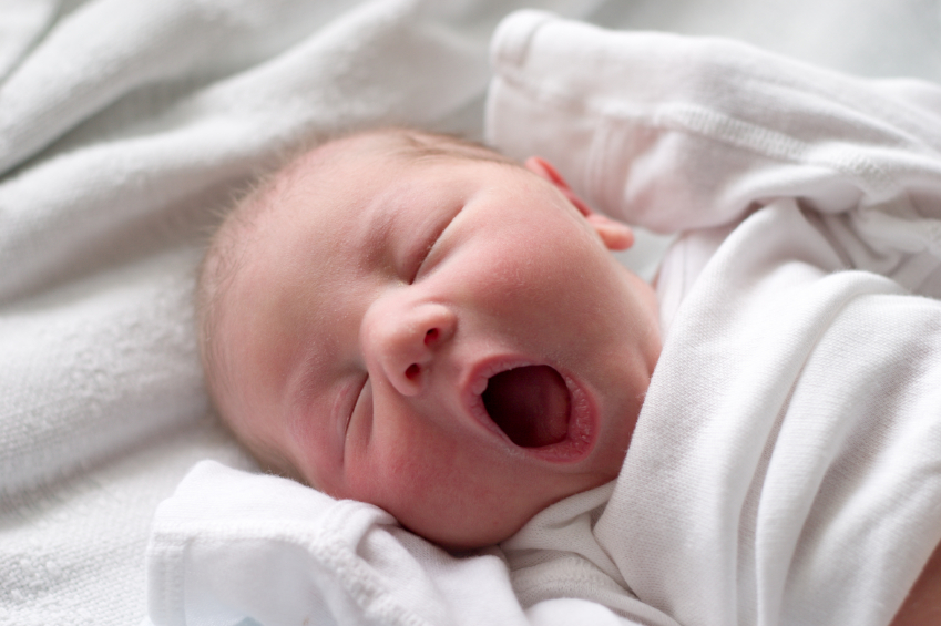 bayi menguap