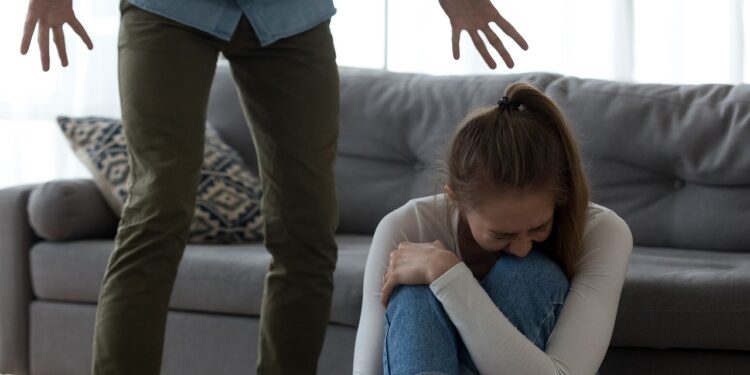 Rezeki Sempit & Hidup Tak Tenang Bila Sakitkan Hati Isteri