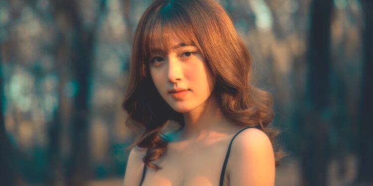 Jenis & Kelebihan Wanita Manja, Disukai Lelaki Jadi Calon Isteri