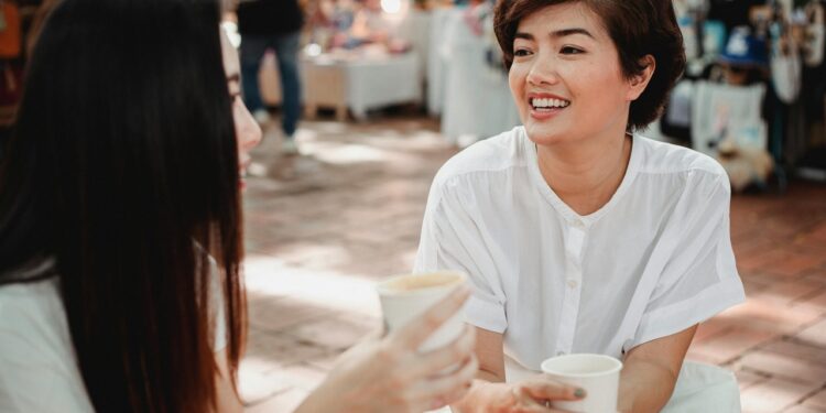 Kenapa Perempuan Suka Mengumpat Sesama Sendiri?