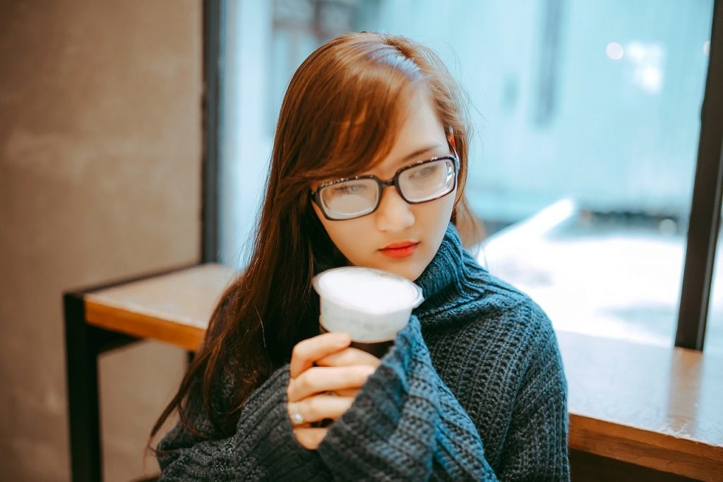 perempuan cermin mata diminati lelaki