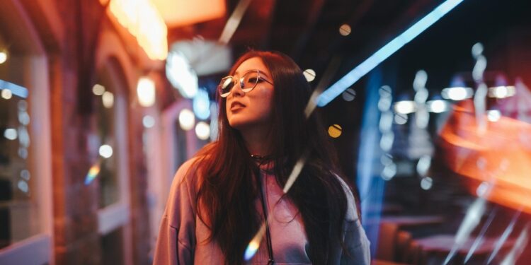 Wanita Memakai Cermin Mata Lebih Cantik Di Mata Lelaki