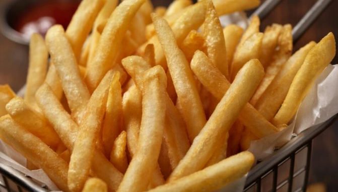 makanan segera kentang goreng