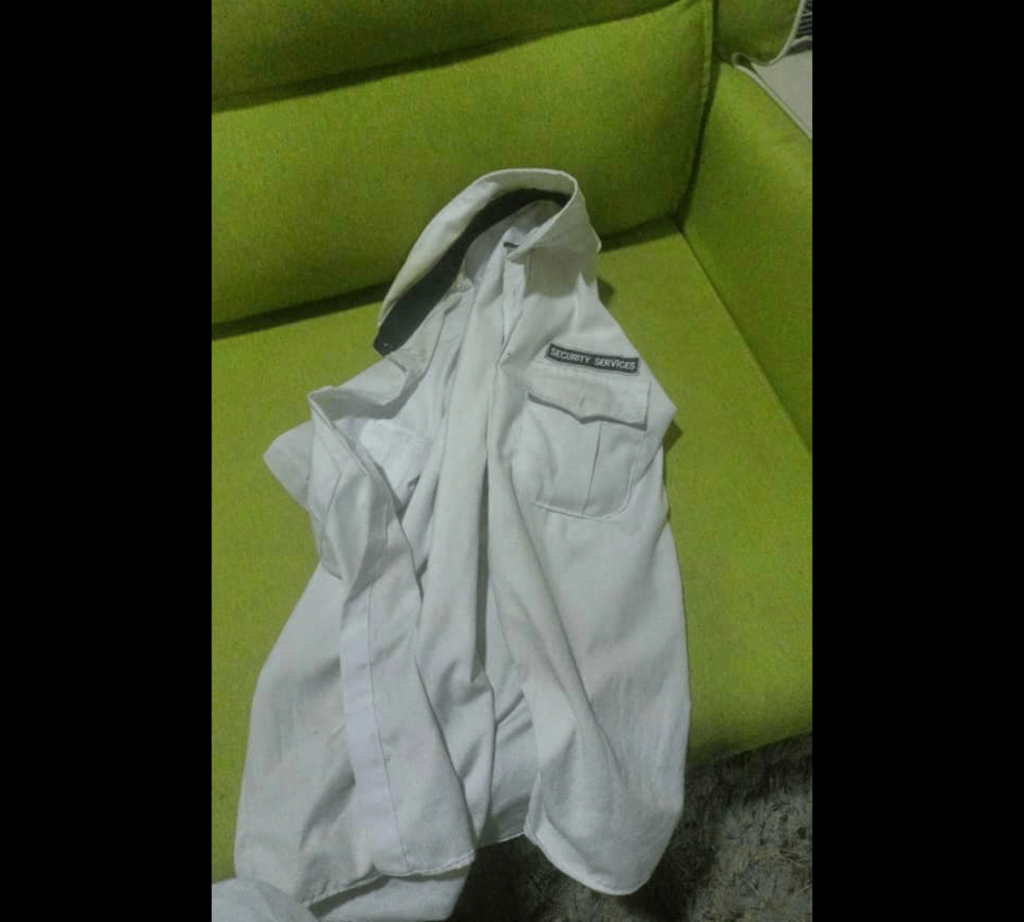 cctv merakam pengawal keselamatan tertinggal baju di sofa