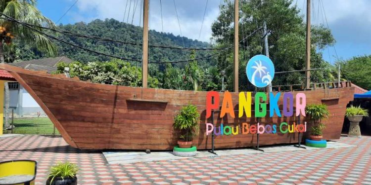 22 Tempat Menarik Di Pulau Pangkor & Penginapan Terbaik