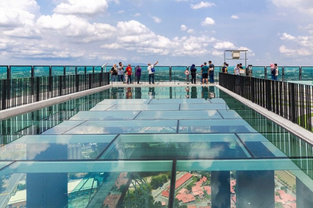 Tempat-Menarik-Di-Melaka-The-Shore-Sky-Tower