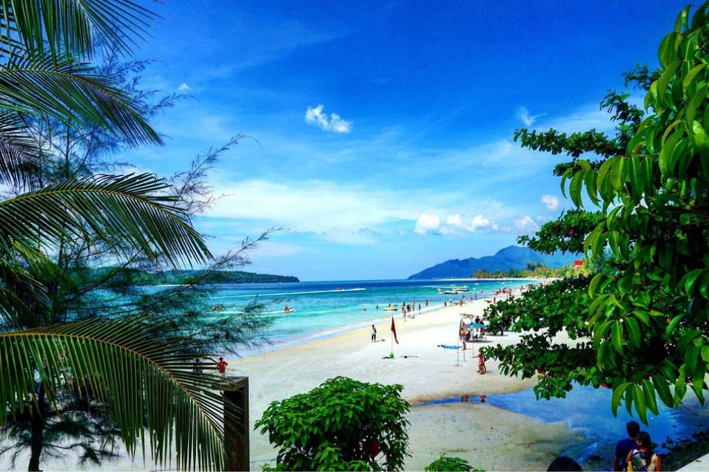 pantai cenang di langkawi
