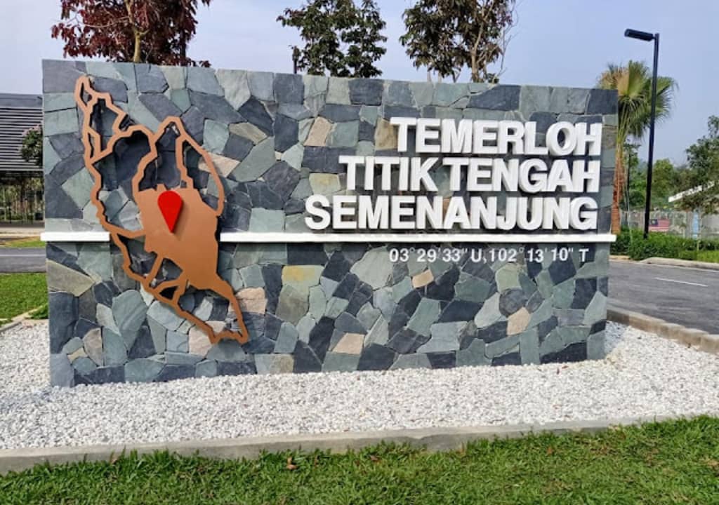Monumen Titik Tengah Semenanjung