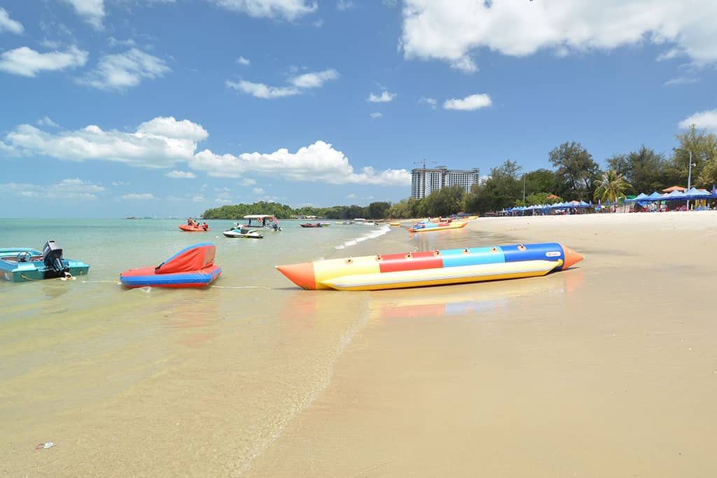 pantai teluk kemang
