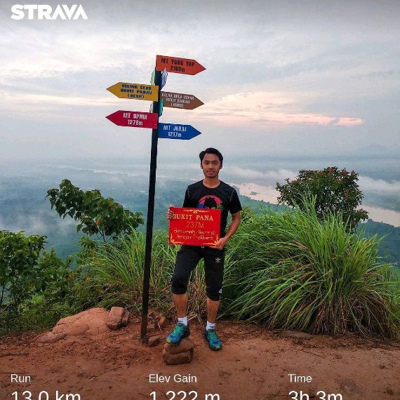 hiking bukit panau di kelantan