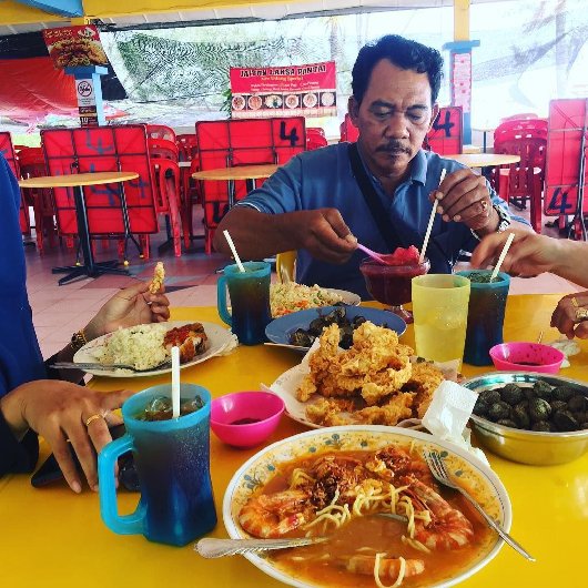makan sedap di tepi pantai bagan nakhoda