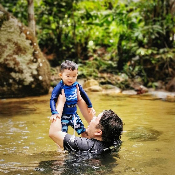 mandi di air terjun sungai sendat