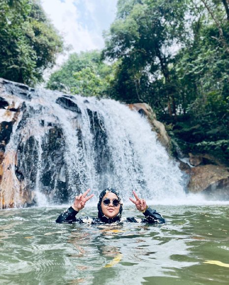 mandi manda di air terjun serendah 1