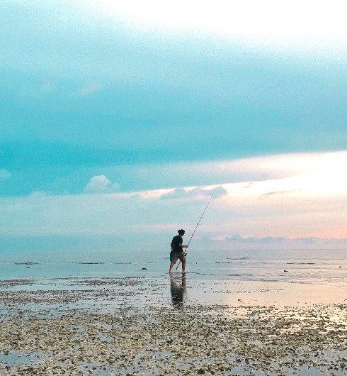 memancing di pantai sabak bernam