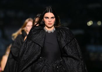 Model Dengan Gaji Tertinggi 2024