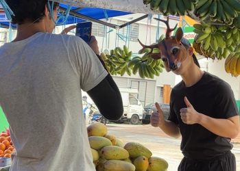 Selalu Bagi Duit & Hadiah, Siapa Pemuda Disebalik Topeng Rusa Ni?