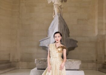 Jadi Duta Lancome & Bergambar Di Patung, Daiyan Trisha Dikatakan Level Beyonce