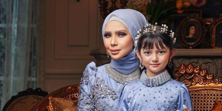 “Bagus Che Ta, Layan Aisyah Macam Kawan,” – Netizen Puji Cara Che Ta Layan Anak