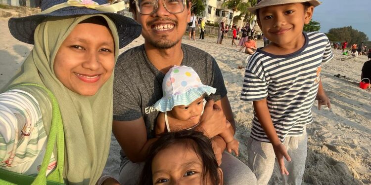 Lelaki Ini Tunjuk Realiti Conversation Whatsapp Dengan Isteri Bila Dah Ada Anak Tiga