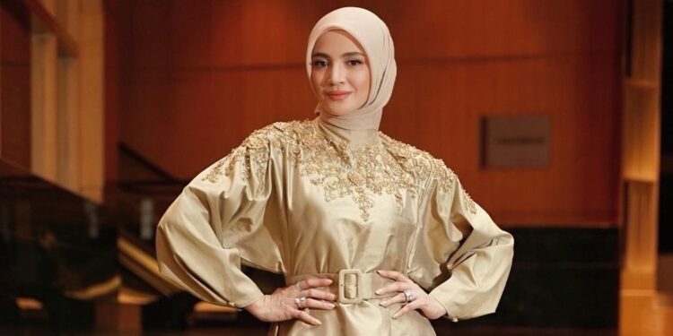 “Faz Tentukan Siapa Faz Berkawan & Tidak” – Fazura Bagi ‘Hint’ Tolak Berdamai Dengan Neelofa?