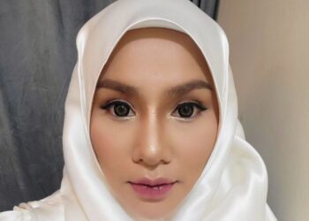 “Ingat Pakai Kain Kapan” – Kak Lina Pom Pom Sarung Hijab Jadi Perhatian Ramai