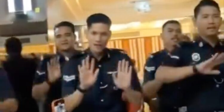 “Muka Garang Tapi..” – Netizen Minta Pihak Berkuasa Berhenti Buat Aktiviti Lagha