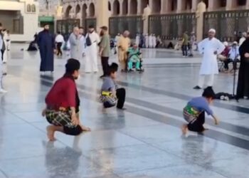 Dikatakan Demi Content, Tular Satu Video Anak-Beranak Bersilat Di Tanah Suci Mekah