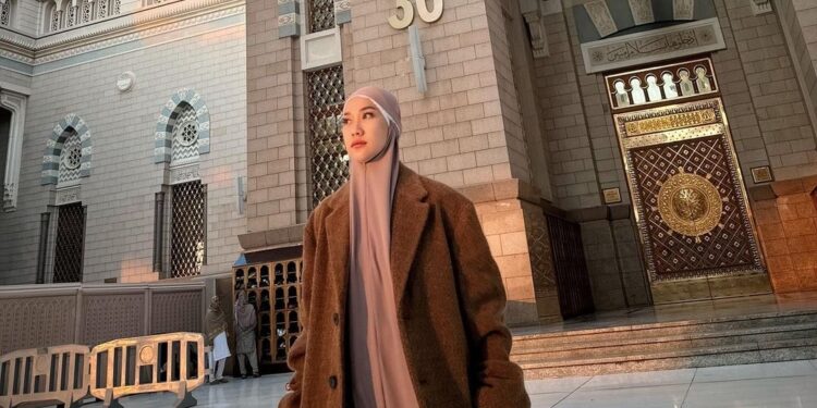 “Jangan Tunjuk Payu Dara..” – Peminat Minta BCL Tak Seksi Lepas Balik Dari Tanah Suci