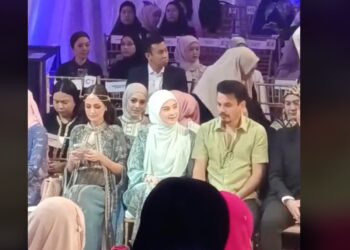 “Habislah..” – Yusry KRU Menung Jauh Bila ‘Tertangkap’ Dengan Lisa Bersalaman Dengan Fyza Kadir?