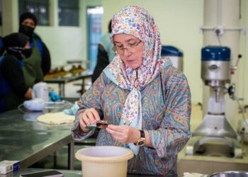 Permaisuri Pahang Kongsi Resipi Kek Bahulu Dengan Warganet