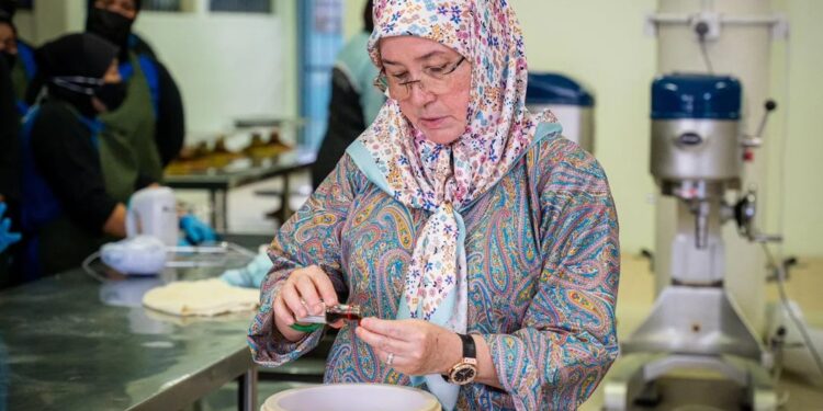 Permaisuri Pahang Kongsi Resipi Kek Bahulu Dengan Warganet