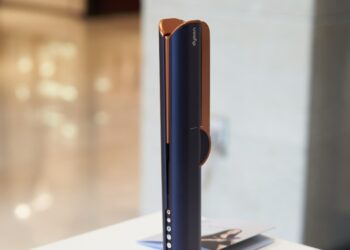 Uruskan Rambut Dengan Tenang & Cepat Bila Dengan Dyson Airstrait