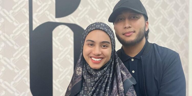 “Kalau Guna Riffle Ni..” – Aisyah Hijanah Baling Pen Kat Suami Sampai Darah, Netizen Rasa Puas Hati