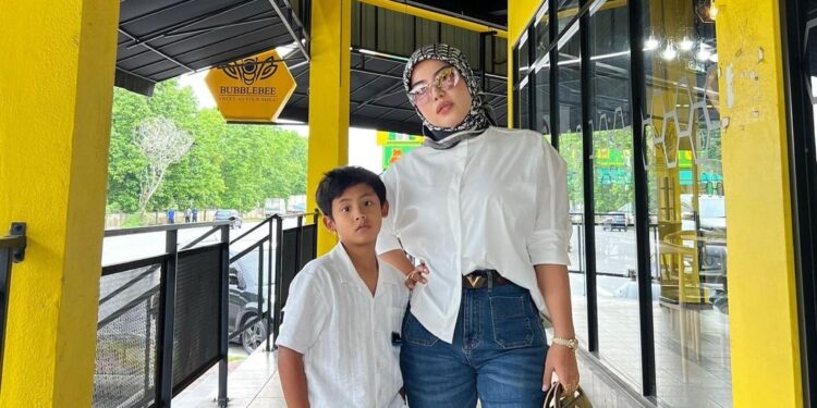 “The Way Mateen Hulur Tangan…” – Netizen Sebak Anak Shuib Dapat Ibu Tiri Baik