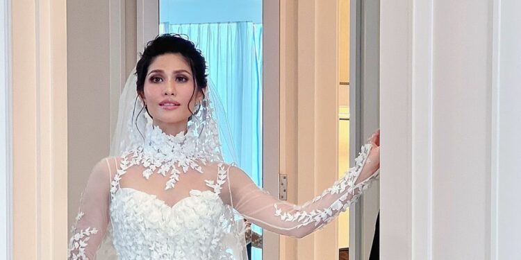 “Baju Nikah Paling Teruk..” – Netizen Kutuk Baju Pengantin Afifah Nasir, Rupanya Harga Cecah RM100K