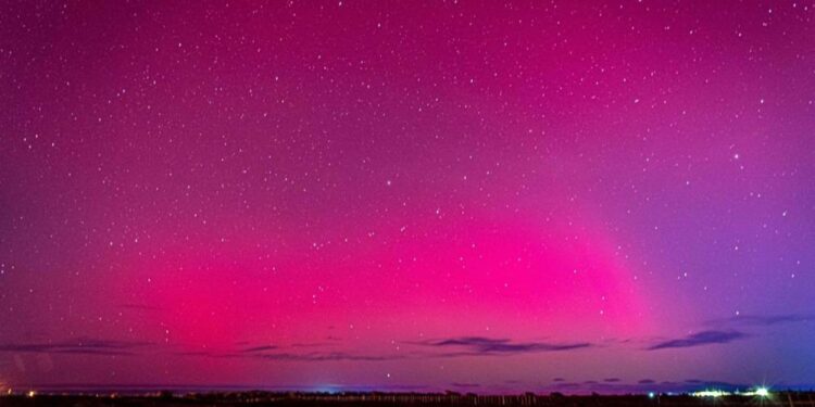 Apa Itu Aurora, Fenomena Alam Akibat Ribut Suria