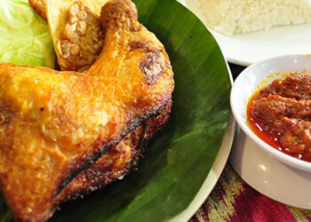 Semua Kenal Nasi Ayam Penyet, Tapi Apa Maksud Penyet?