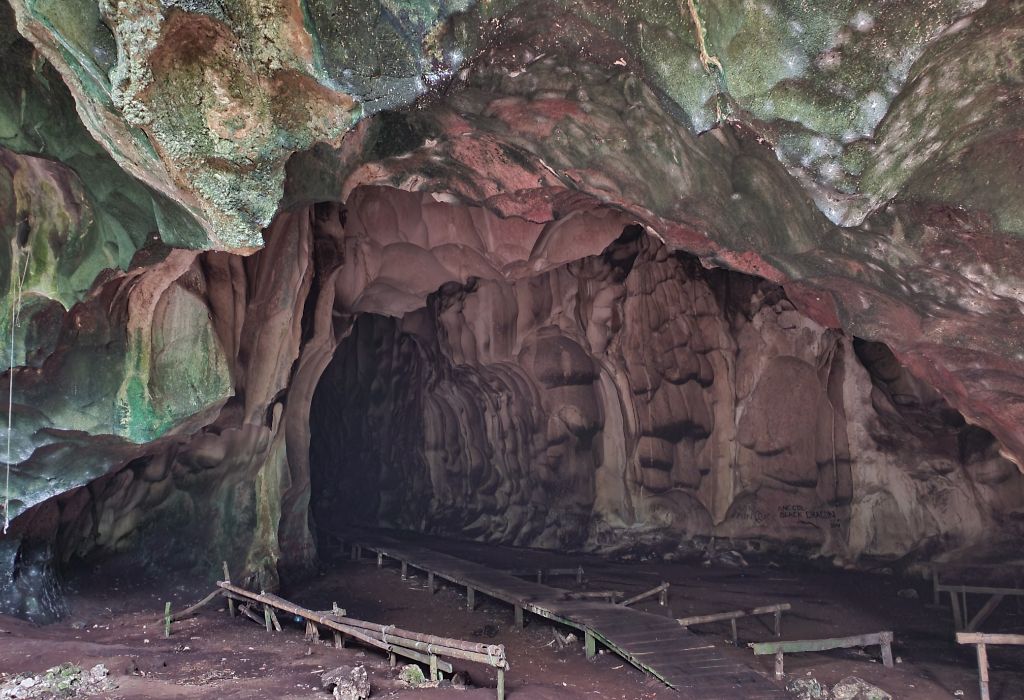 gua di lahad datu