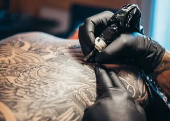 Niat Nak Buat Tatu Sekali Kena Liwat Dengan Pelukis Tatu