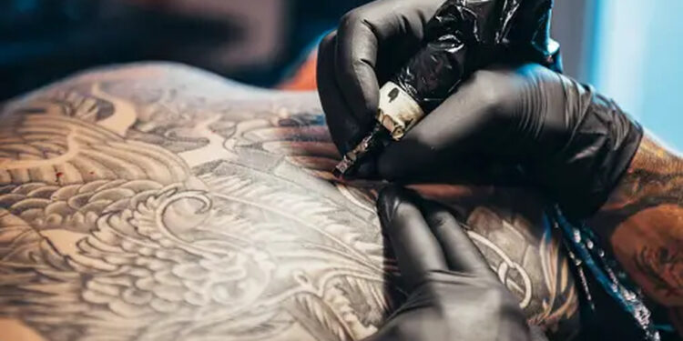 Niat Nak Buat Tatu Sekali Kena Liwat Dengan Pelukis Tatu