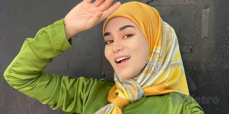 Uyaina Arshad Kongsi Video Cium Bayi, Komen Netizen Pula Yang Kelakar!