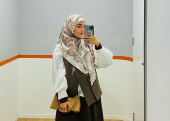 “Cantik Hajjah El,” – Netizen Puji Pakaian Elfira Loy Lepas Pulang Dari Tunai Haji