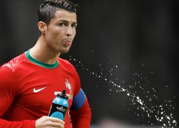 Rahsia Tabiat Cristiano Ronaldo: Kenapa Dia Suka Ludah Air?