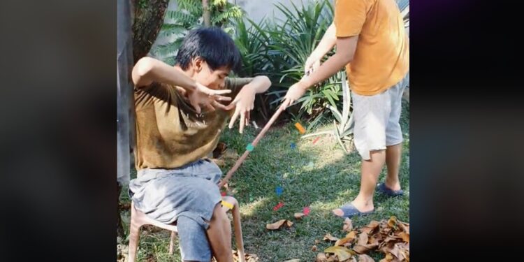 “Pasang Solawat Jibril Bagi Tenang” – Netizen Bagi Idea Bila Anak Autisme Tantrum